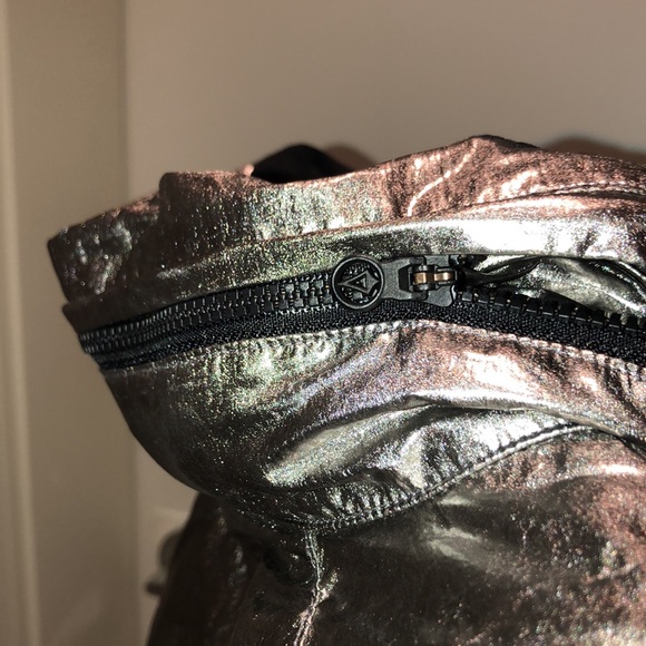 Ivivva girl’s iridescent windbreaker - Picture 4 of 12